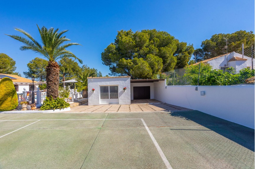 Villamartin, Willa z basenem